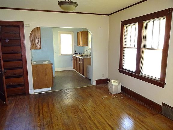 4th image of 525 Lillian Ct