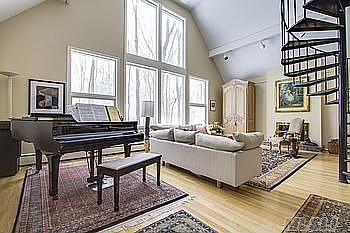 3rd image of 27 Oakwood Dr