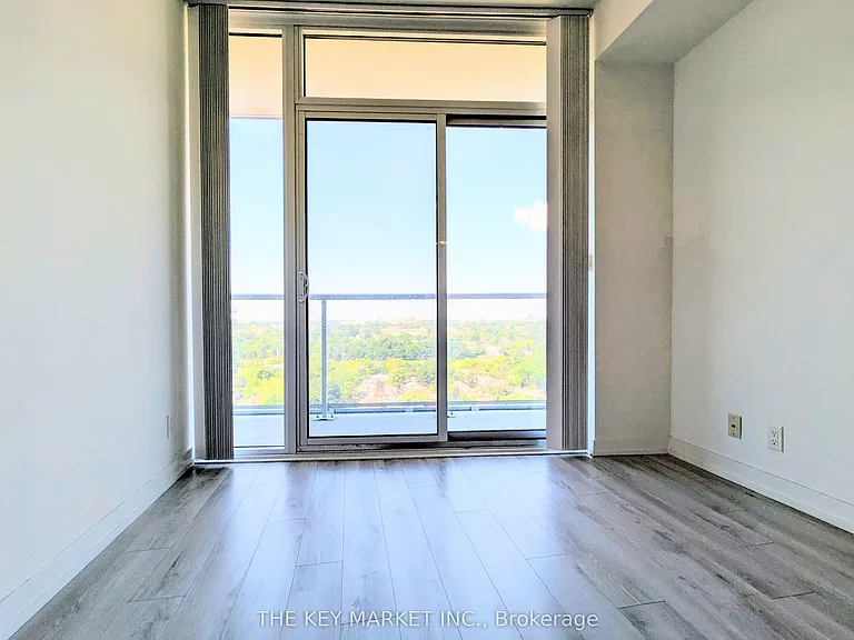 33 Helendale Ave #1511 — Photo 16
