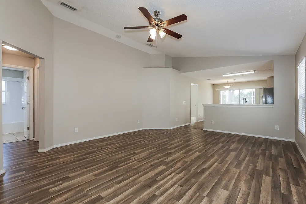3 bed, 2.0 bath, 1234 sqft, $2,045 — Photo 4