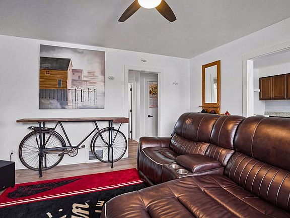 5th image of 1216 W 37th Pl