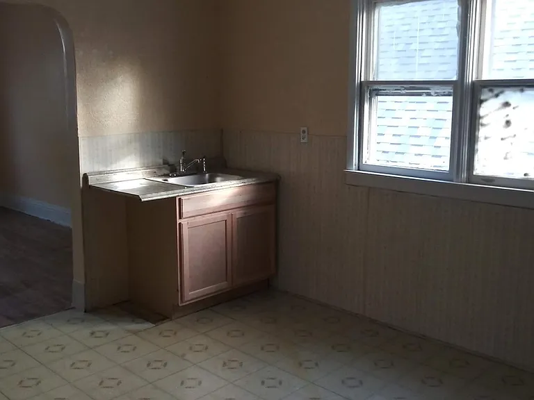 192 Weaver St #UPPER — Photo 8