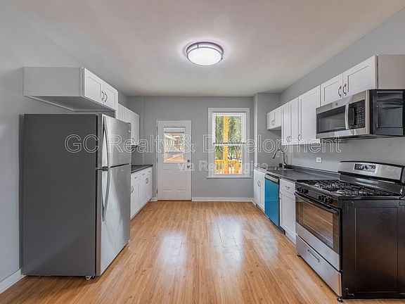 4th image of 3517 S Lituanica Ave #2
