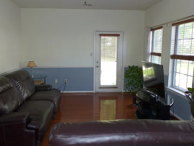 1426 Nutwood Ct — Photo 4