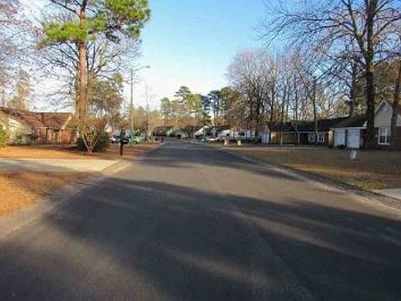 Exterior Neighborhood (street photo)