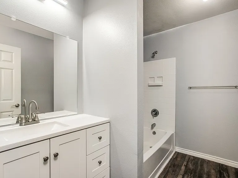 1008 Canal St — Photo 11