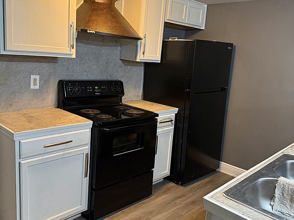 5th image of 110 Joplin St