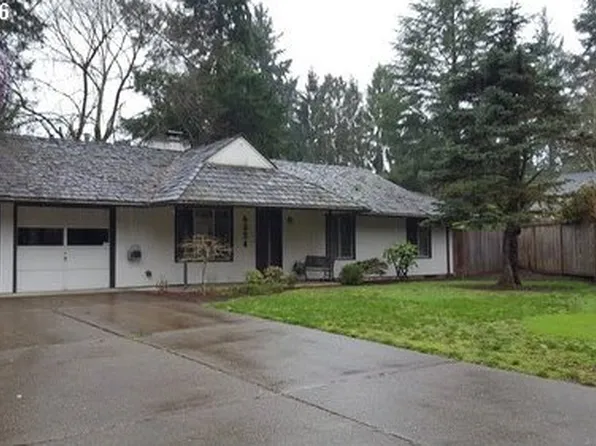 6354 SW Hiawatha Ct, Lake Oswego, OR 97035