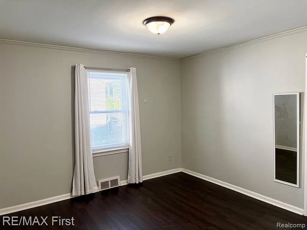 2 bed, 1.0 bath, 914 sqft, $1,450 — Photo 4