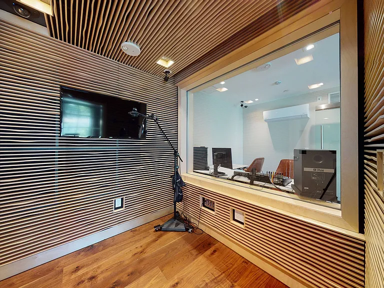 Convenience of onsite Recording Studio