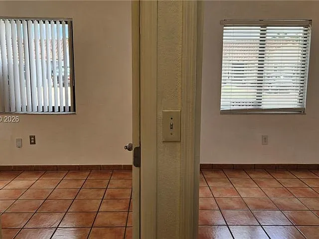 3 bed, 2.0 bath, 1377 sqft, $3,700 — Photo 2