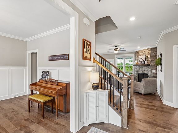 5th image of 815 Ridgestone Pl