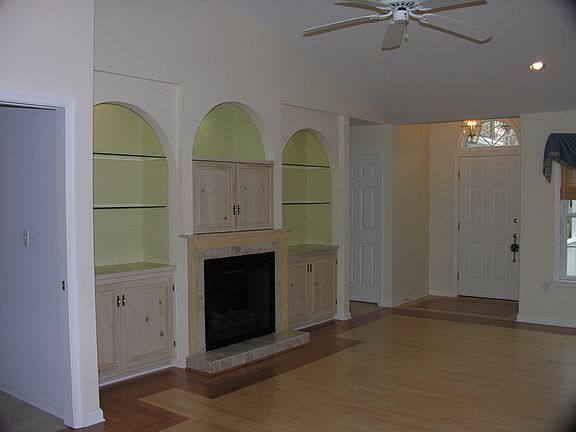 5th image of 7 Essex Ct