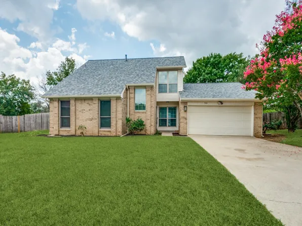 306 Dunaway Ct, Euless, TX 76040