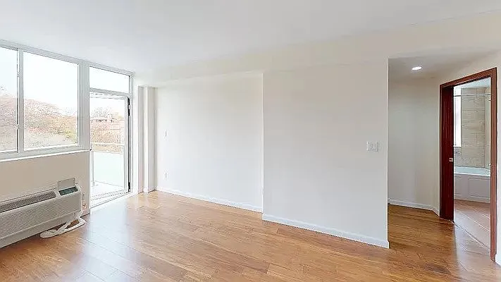 Living room, photo 2