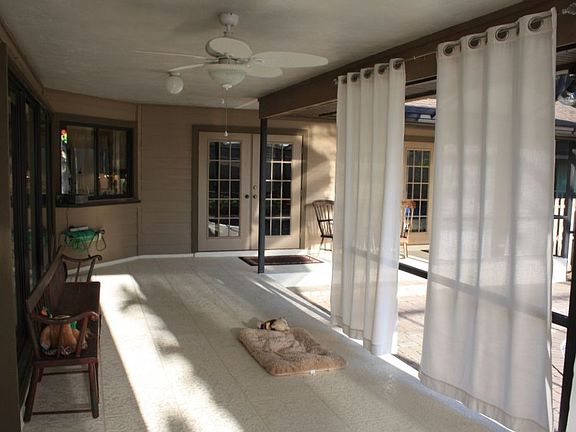 ouside covered lanai