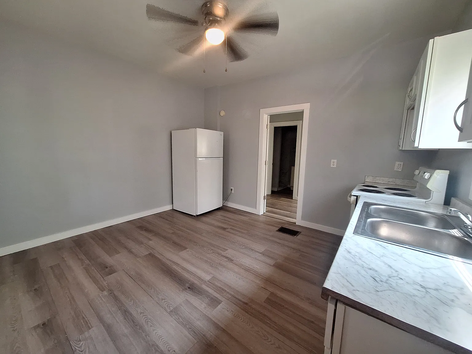 1 bed, $1,145 — Photo 2