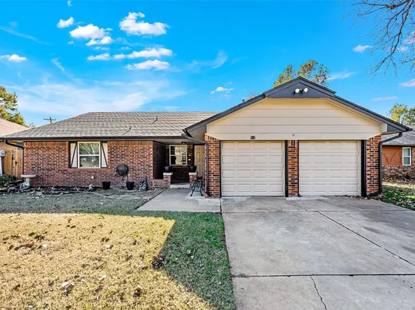 512 Wood Hollow Ln, Moore, OK 73160