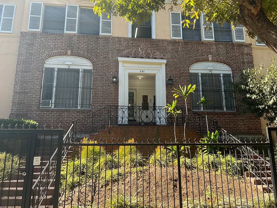 531 S Berendo St #8