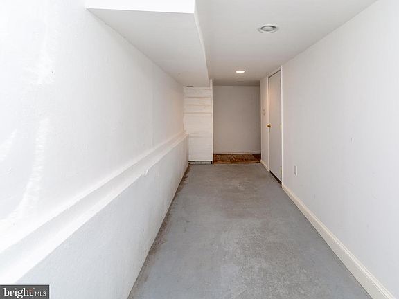 5th image of 5 Castle Ln