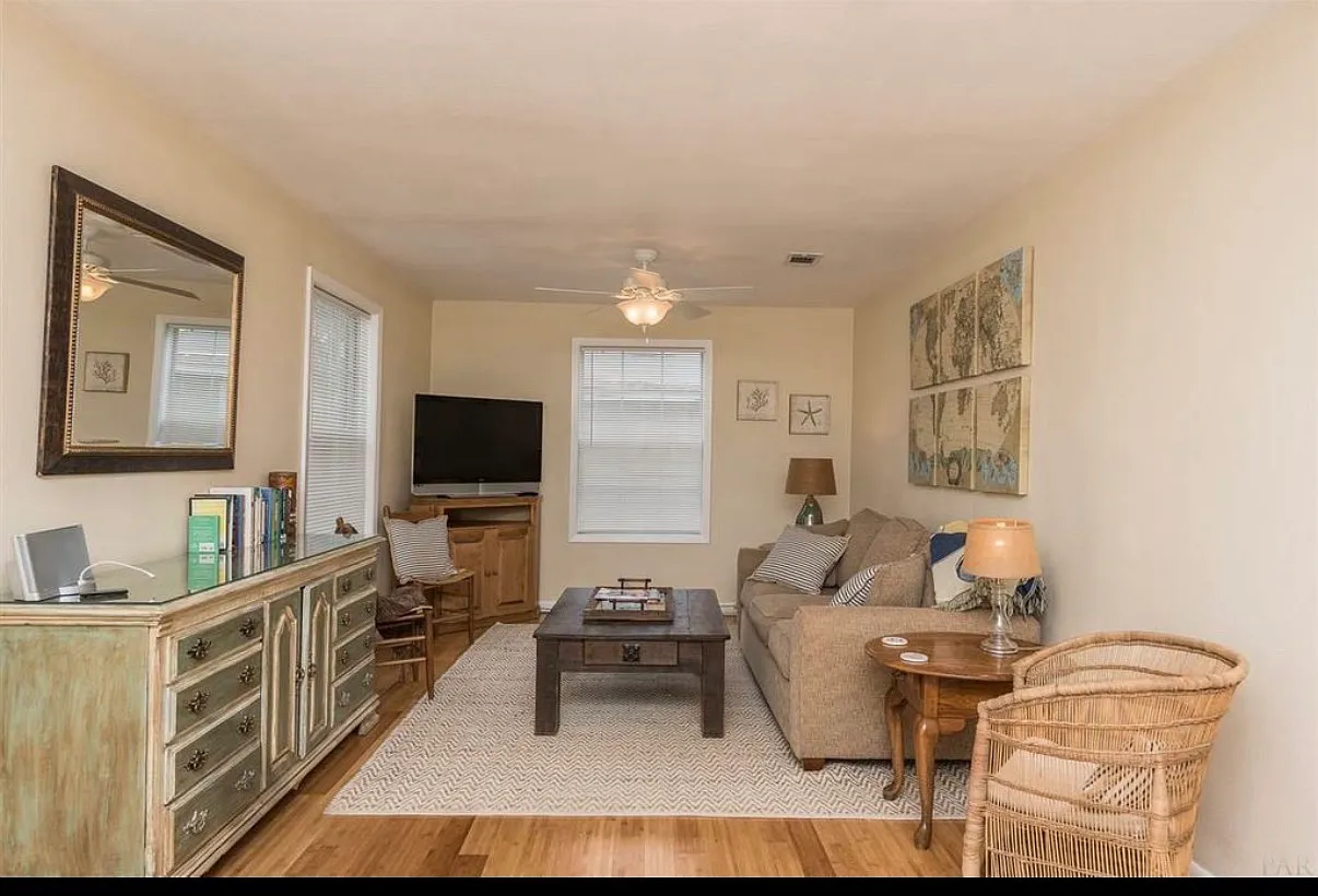 2 bed, 921 sqft, $1,750 — Photo 2