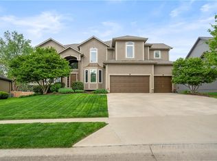 22221 W 57th St, Shawnee, KS 66226
