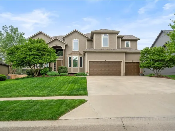 22221 W 57th St, Shawnee, KS 66226