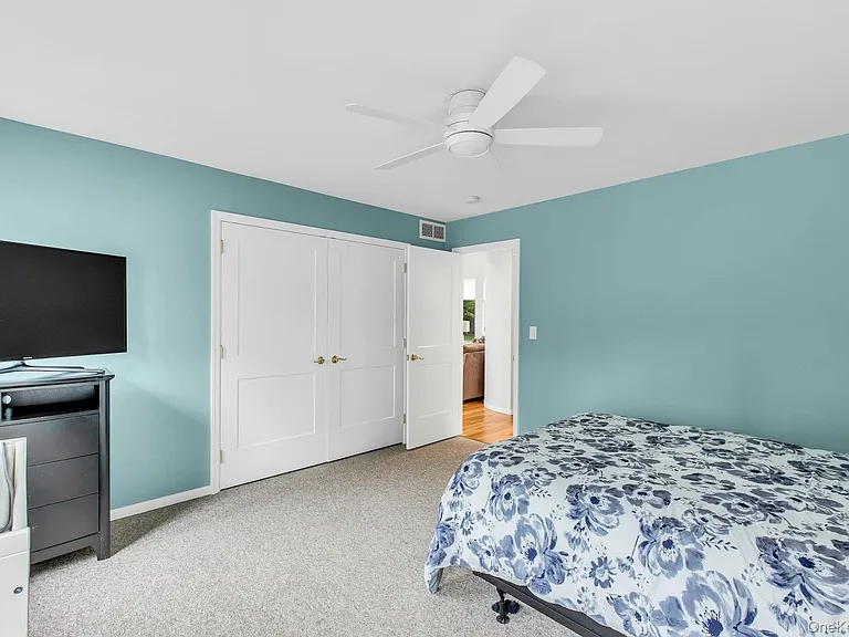 35 Bay Ave W — Photo 17