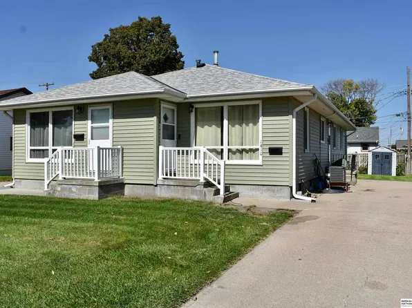 1408-1410 Fairacres Dr, Fremont, NE 68025