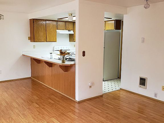 2nd image of 6105 Laguna Ln SE