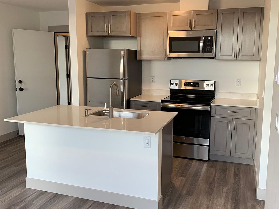 1st image of 33 E Main St #4