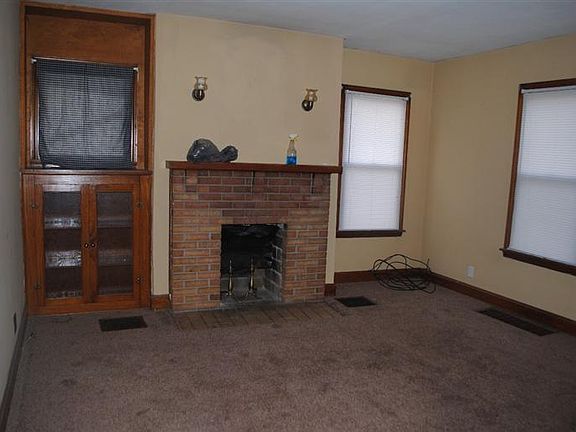 4th image of 321 E St S