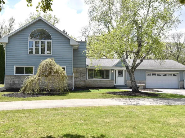 12001 Parkview LANE, Hales Corners, WI 53130