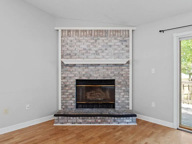 519 Matthew St — Photo 6