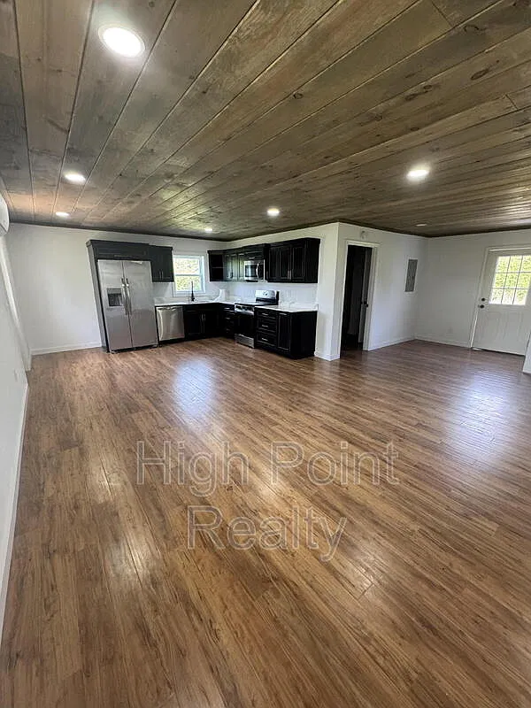 3 bed, 3.0 bath, 1680 sqft, $1,500 — Photo 3