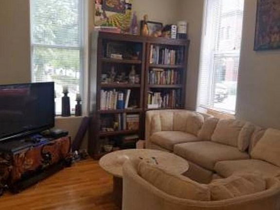 3rd image of 1134 W Barry Ave