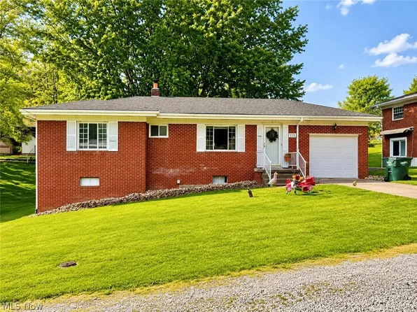 113 Stuart Dr, Wintersville, OH 43953