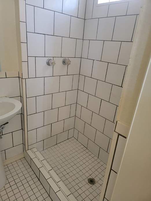 2nd image of 105 W White St APT A