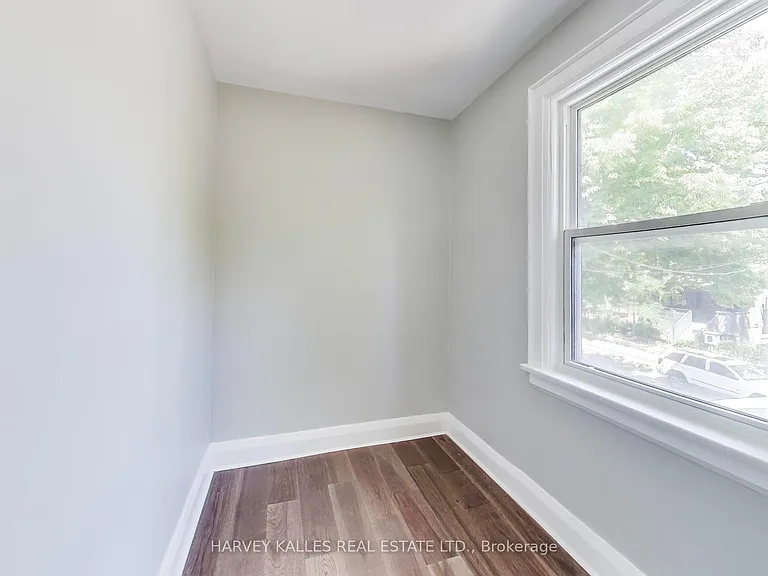 338 Markham St — Photo 15