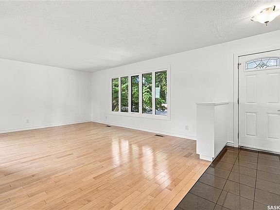 2nd image of 4059 Elphinstone STREET