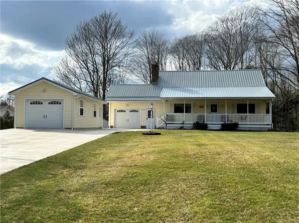 9370 Thelma Dr, Erie, PA 16510