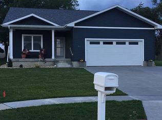 1521 Athens Ct, Cedar Falls, IA 50613