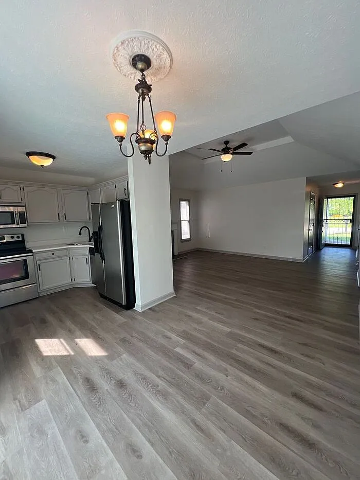 2 bed, 2.0 bath, 981 sqft, $1,945 — Photo 3