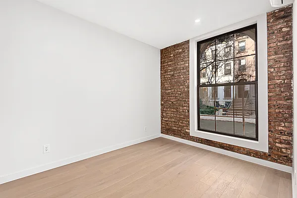 Rented by Fountain Realty Group | media 27