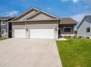 950 Wolf Creek Dr, Polk City, IA 50226