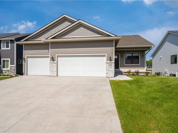 950 Wolf Creek Dr, Polk City, IA 50226