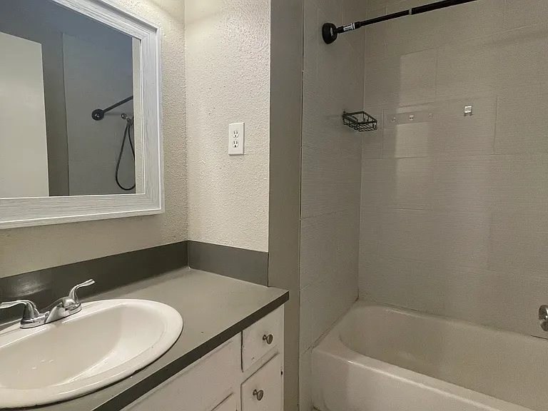 2619 Ektom Dr #C — Photo 7
