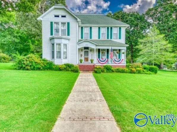 604 Jackson Ave N, Russellville, AL 35653