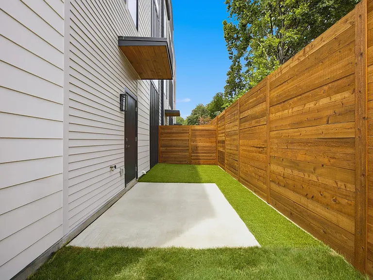 4605 Belmont Ave #202 — Photo 4