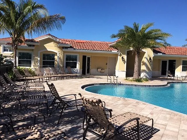 Pool/Clubhouse
